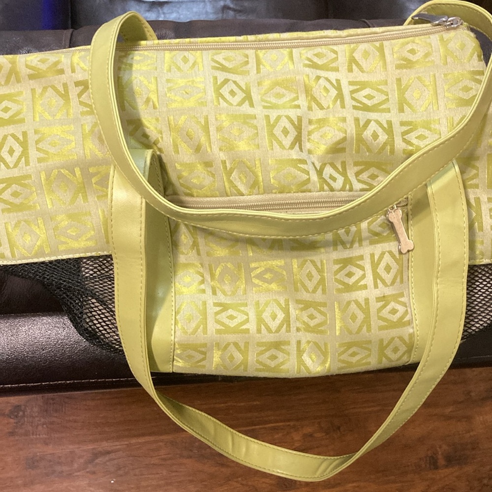 Small Pet light green carrier tote in like-new condition with front pocket - Picture 4 of 12